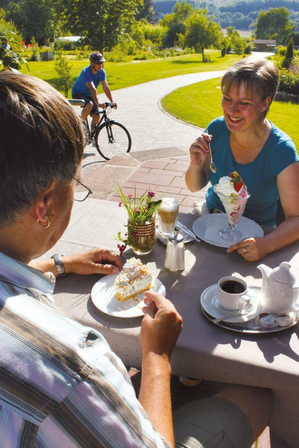 Hotel & Restaurant Kronenhof Am Weser-Radweg Oberweser Екстериор снимка